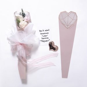 SALE Конус для цветов "Сердце Graphic", 20шт/уп., 14,5*50см., Розовый темный