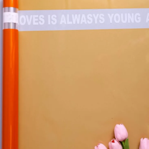 Пленка цветная 45 мкм 58см х 10м РЦ с надписью оранжевый