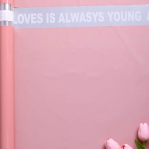 Пленка цветная 45 мкм 58см х 10м РЦ с надписью розовый матовый