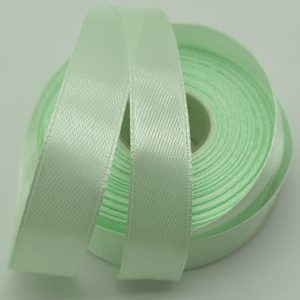 Лента атласная, на картонн.катушке, односторонняя, 15 мм х 25 ярд, бело-зеленый