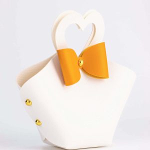 Кожанная подарочная сумочка для бижутерии и сувениров, белая с бантом, 10.5×5×6 см