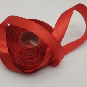 Лента атласная, на картонн.катушке, односторонняя, 15 мм х 25 ярд, красный