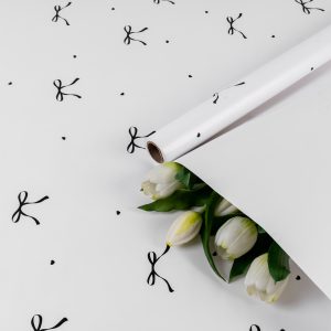 Пленка матовая "Лента любви" 57см*10м Белая с черными бантами-05 т.м.30